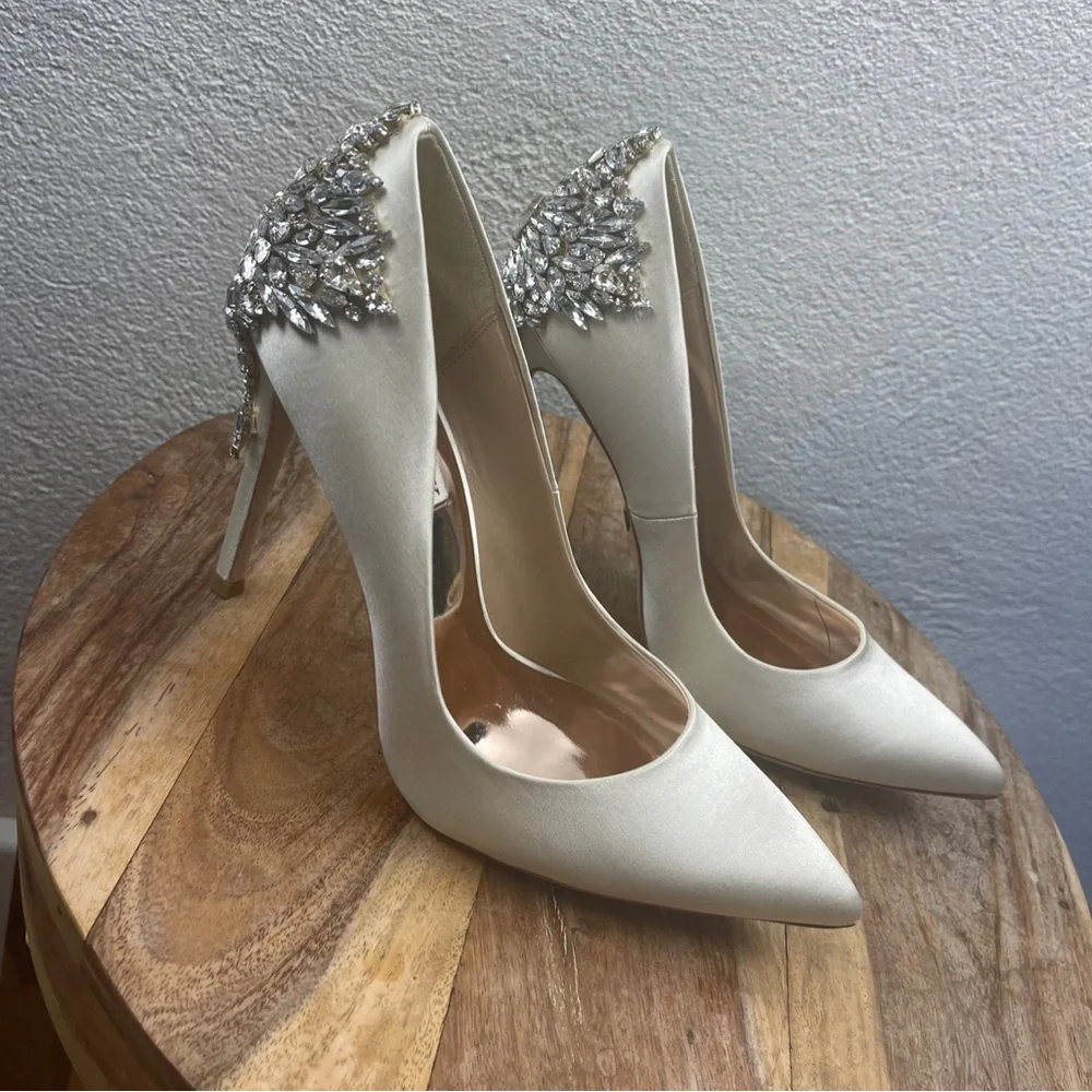 Badgley Mischka l 7.5 Gorgeous Ivory Rhinestone Embellished Bridal Wedding Heels
